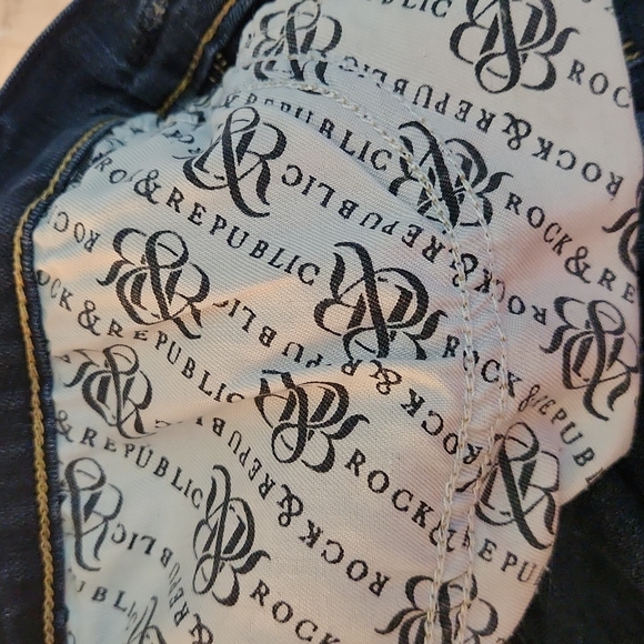 Rock & Republic, 0336, Medium blue wash denim, frayed pockets, Sz 12. - Picture 14 of 14